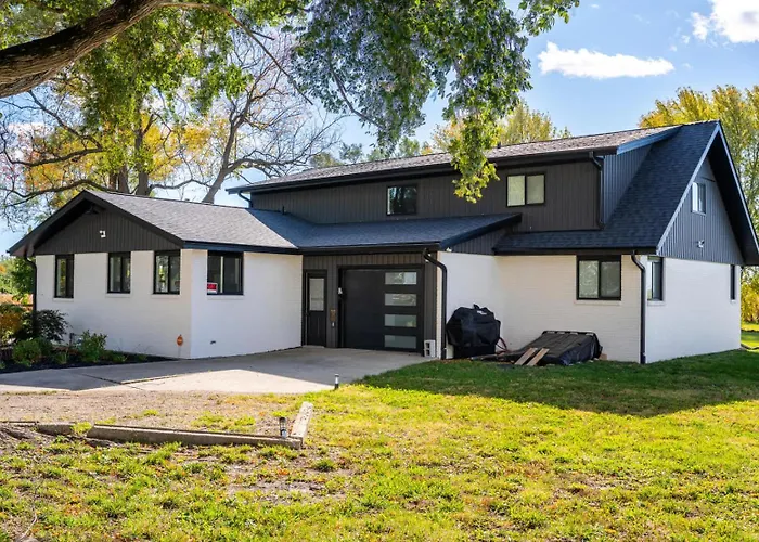 Private 4br Estate On 11 Acres, Game Room, Near Hospitals & Casino Рокфорд
