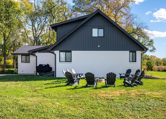 Private 4br Estate On 11 Acres, Game Room, Near Hospitals & Casino Дом отдыха Рокфорд